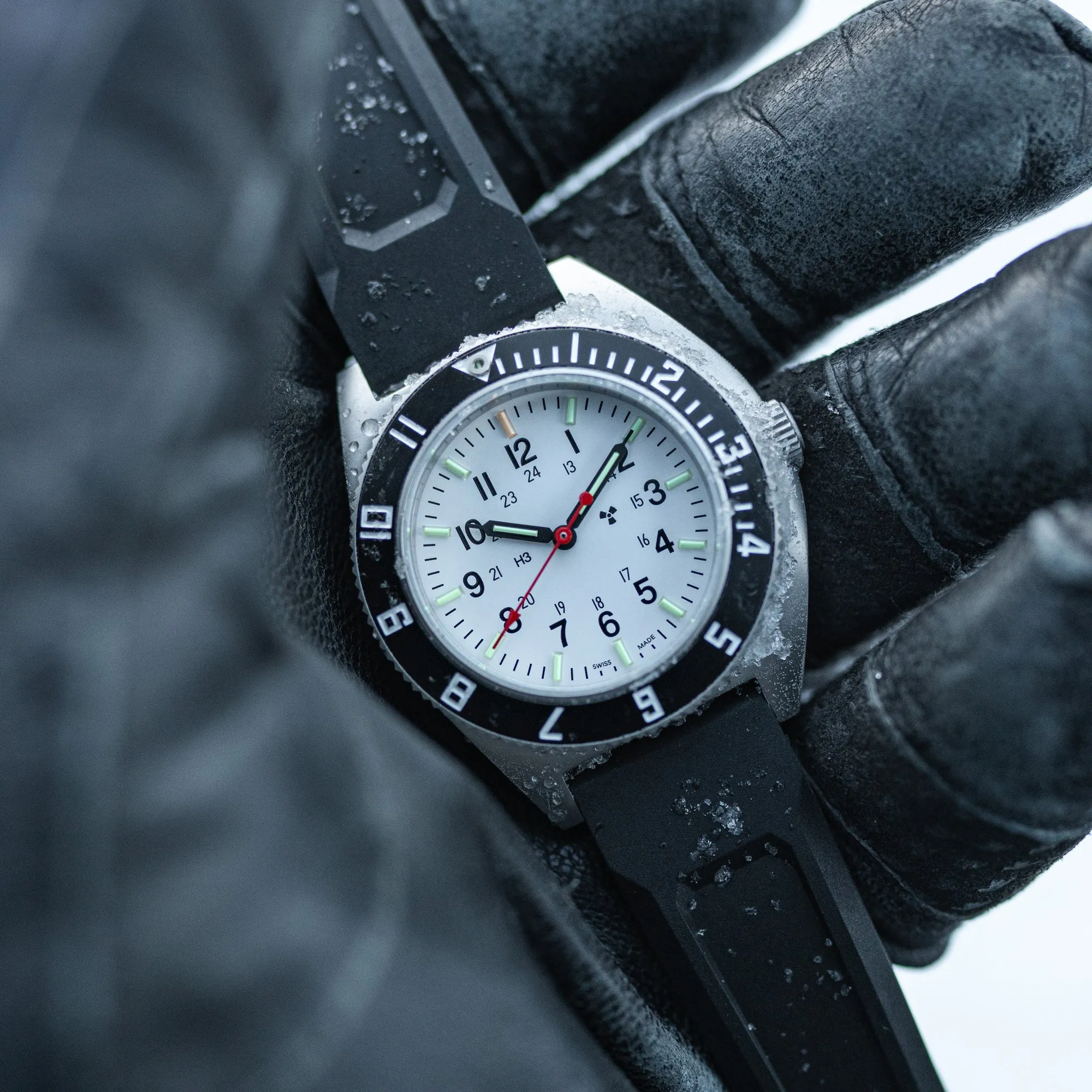 41mm Arctic Steel Navigator (SSNAV) on Black 3-Piece Rubber Strap Kit