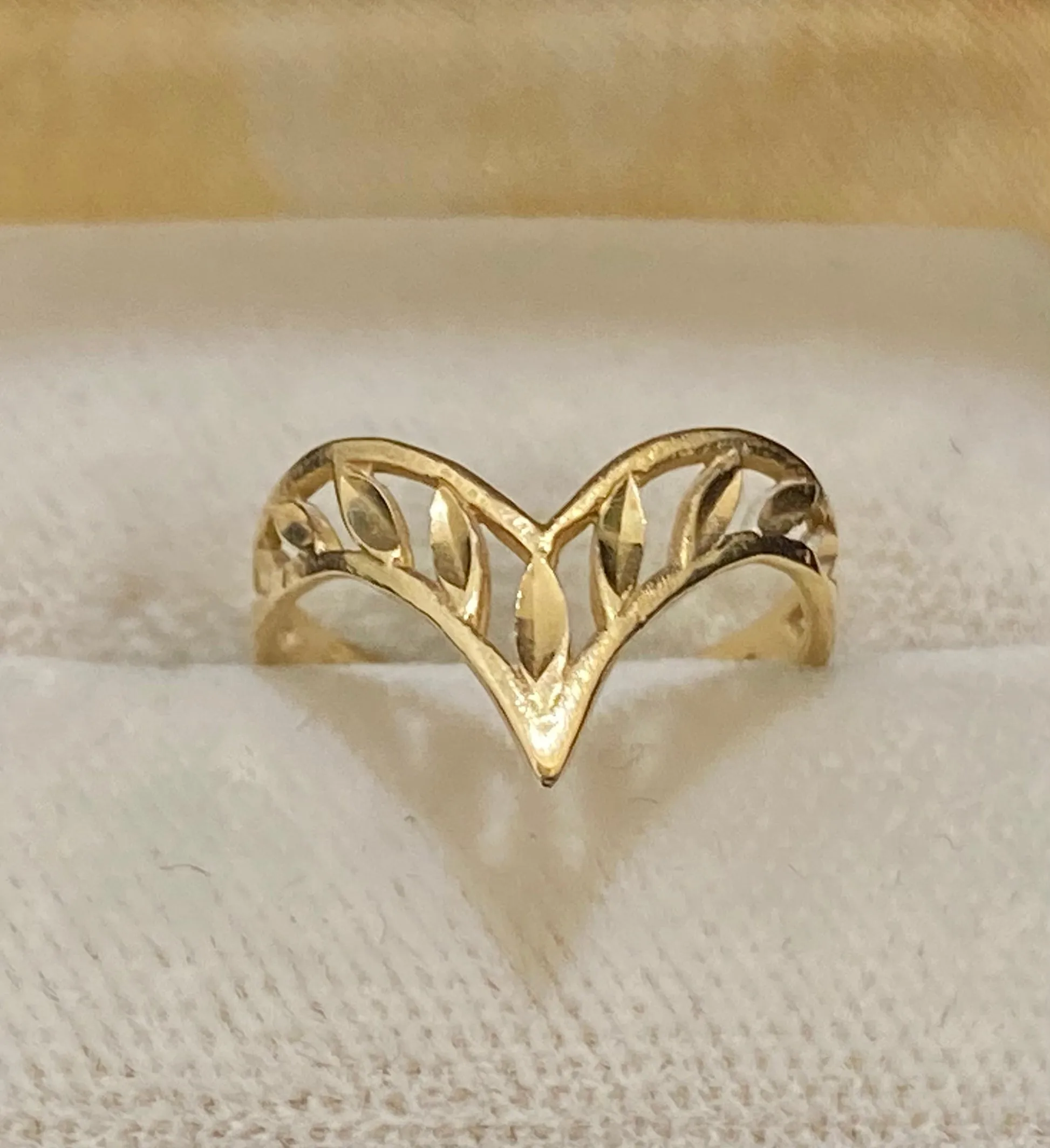 Beautiful Unique Solid Yellow Gold Handcrafted Ring - $2K Appraisal Value w/CoA}