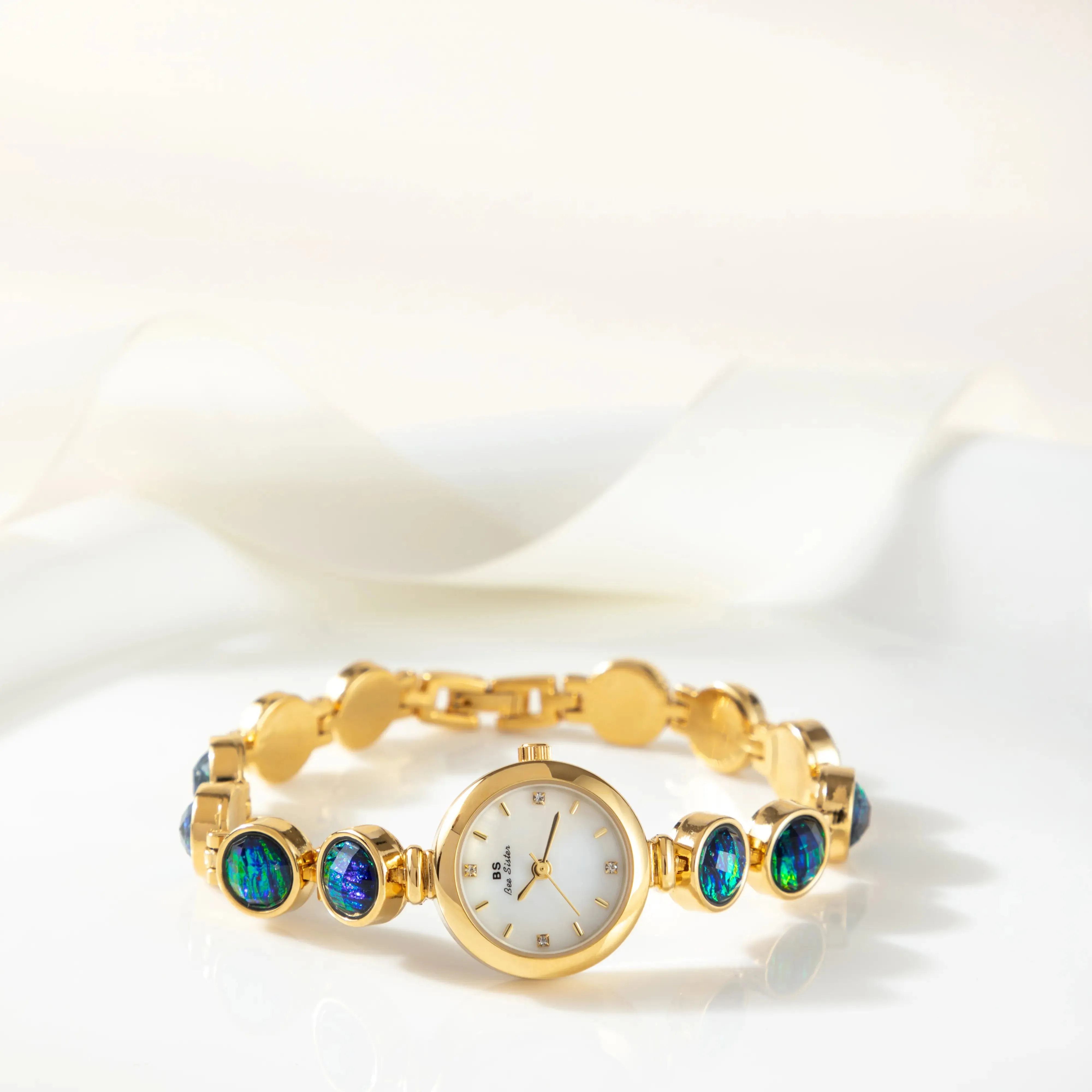 Nyx - Golden Watch with Pearl