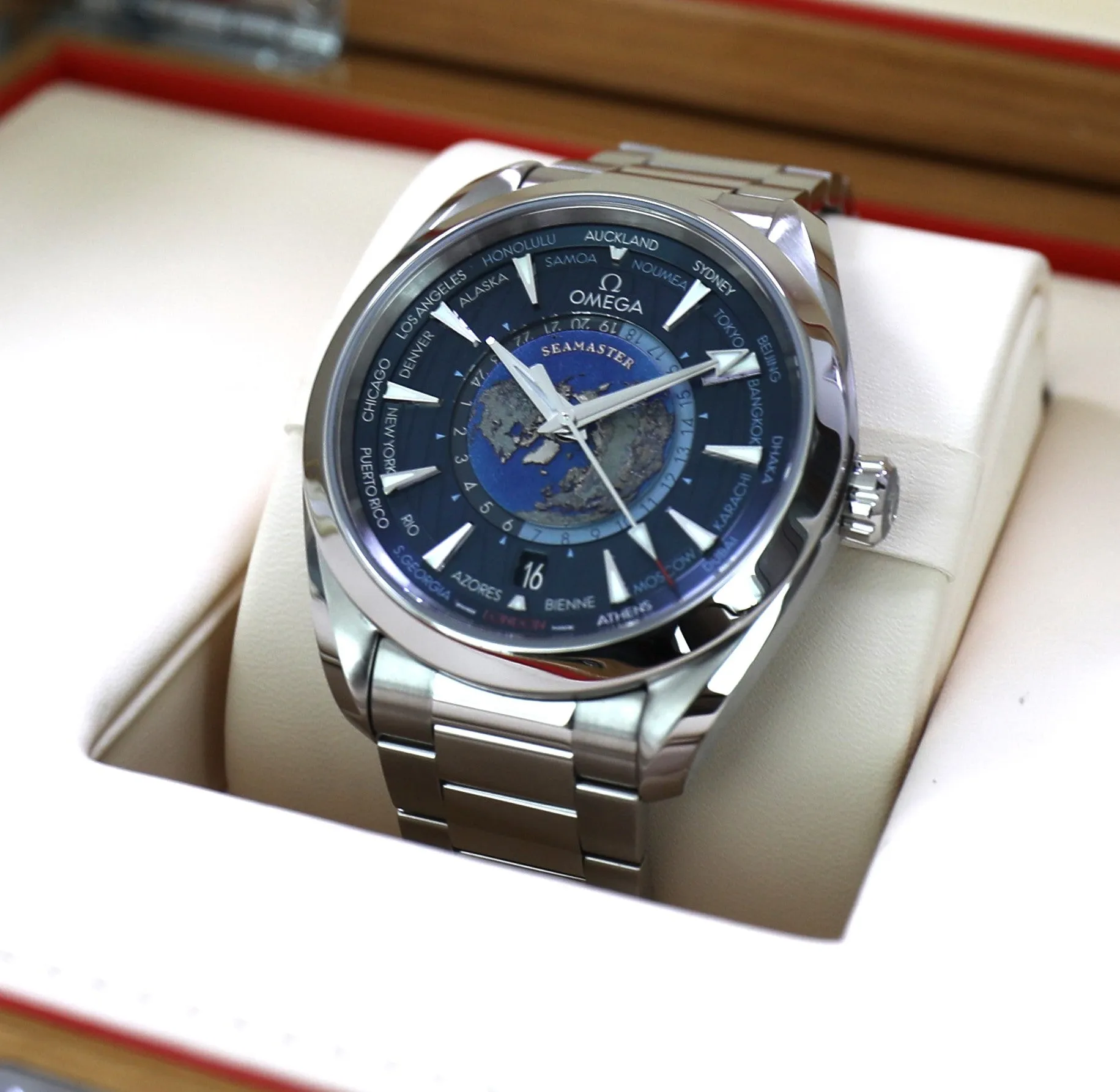 Omega Seamaster Aqua Terra GMT World Timer – 43mm