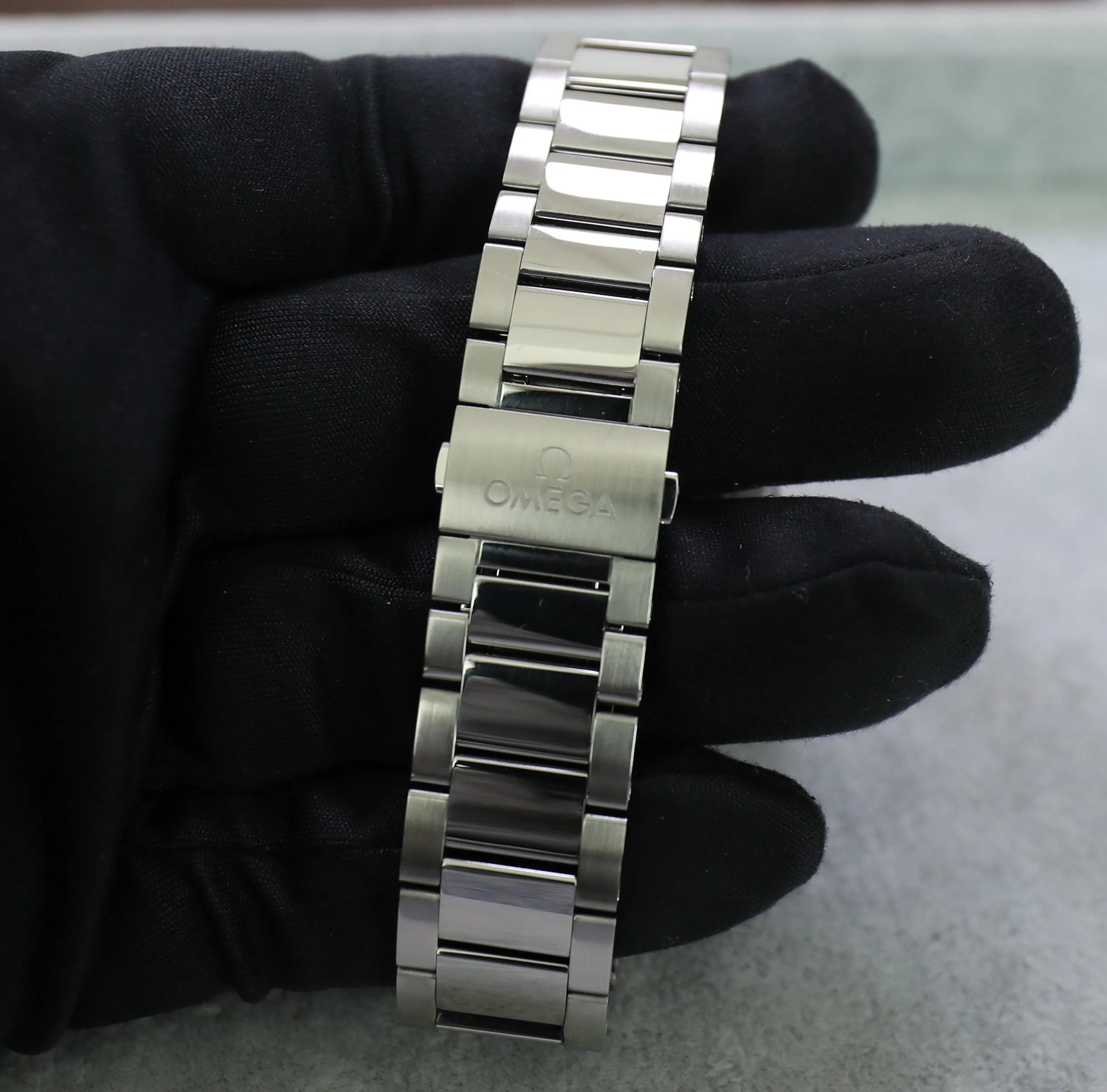 Omega Seamaster Aqua Terra GMT World Timer – 43mm