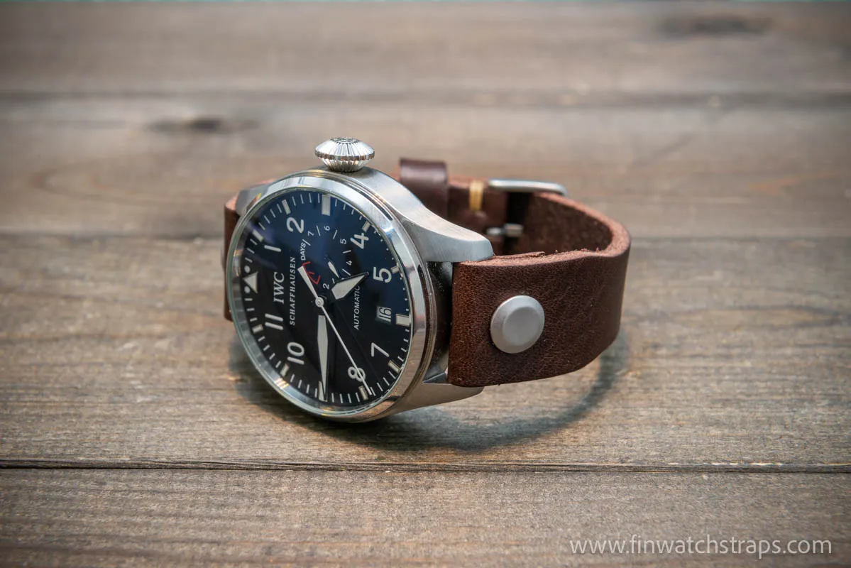 Open-ended leather watch strap with Chicago screws. Pilot style. Handmade in Finland.
