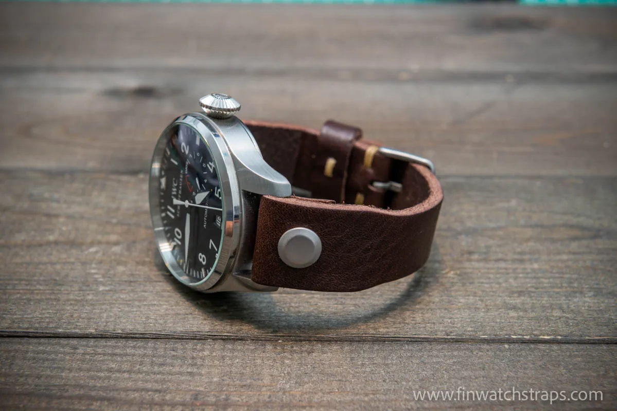 Open-ended leather watch strap with Chicago screws. Pilot style. Handmade in Finland.