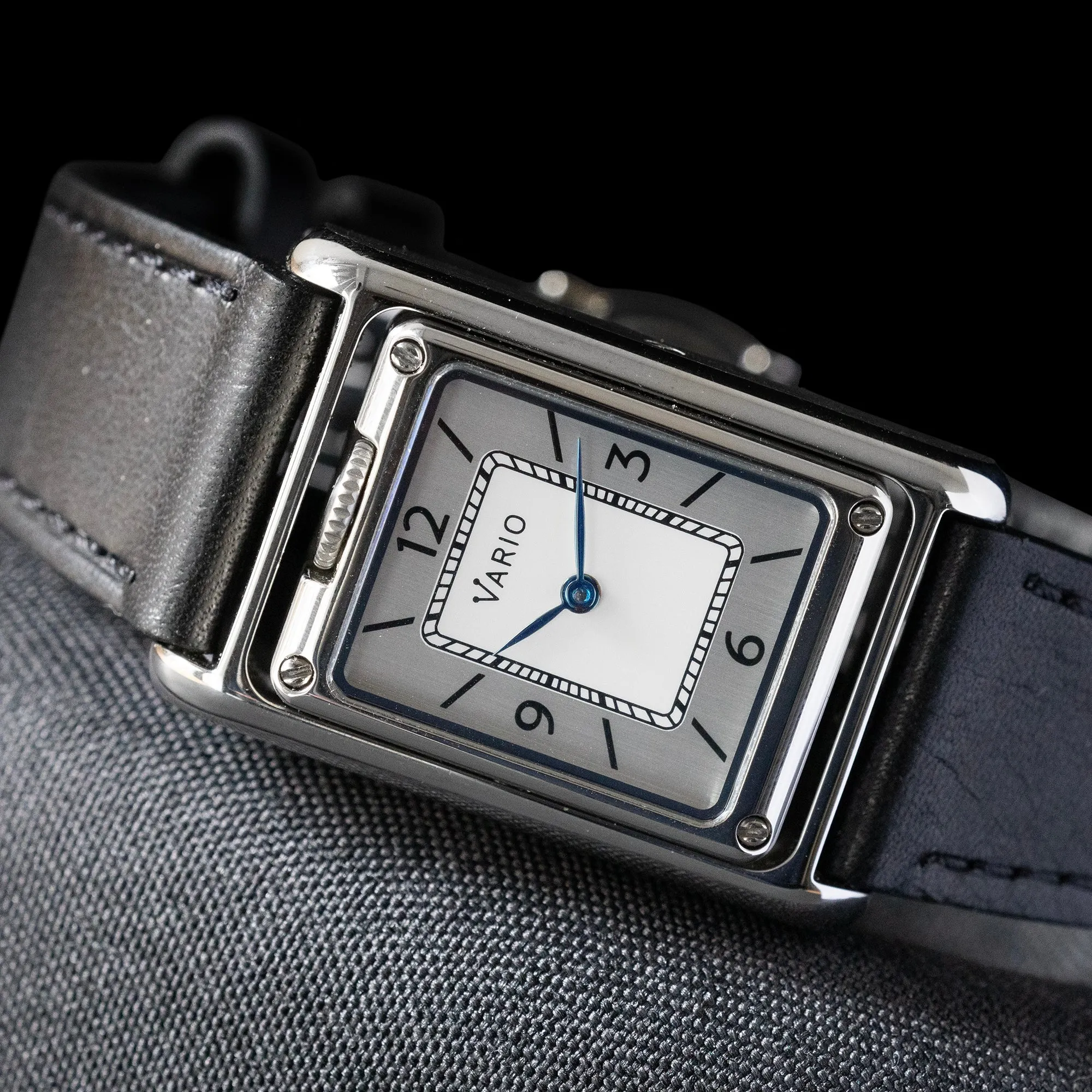 Vario - VERSA Reversible Dual Time Silver-Black Watch